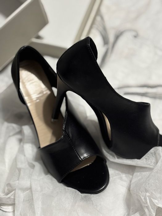 Нови дамски отворени обувки