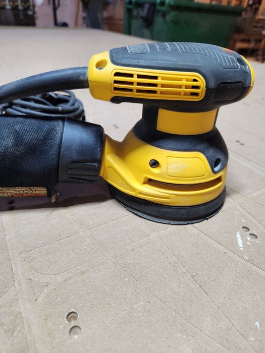 Masina de slefuit orbital Dewalt DWE6423-QS