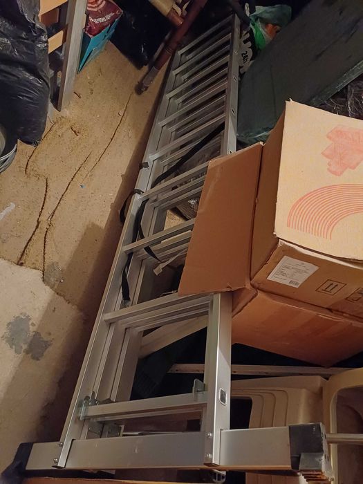 Продавам 2 бр.алуминиеви стълби