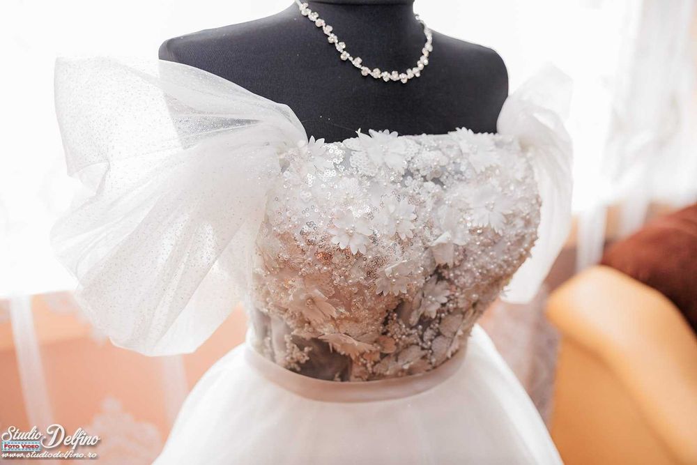 Rochie de mireasă 2 în 1 – cu maneci și fustă lungă detașabilă