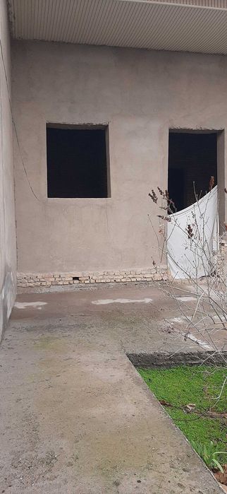 Hovli sotiladi 5 sotix