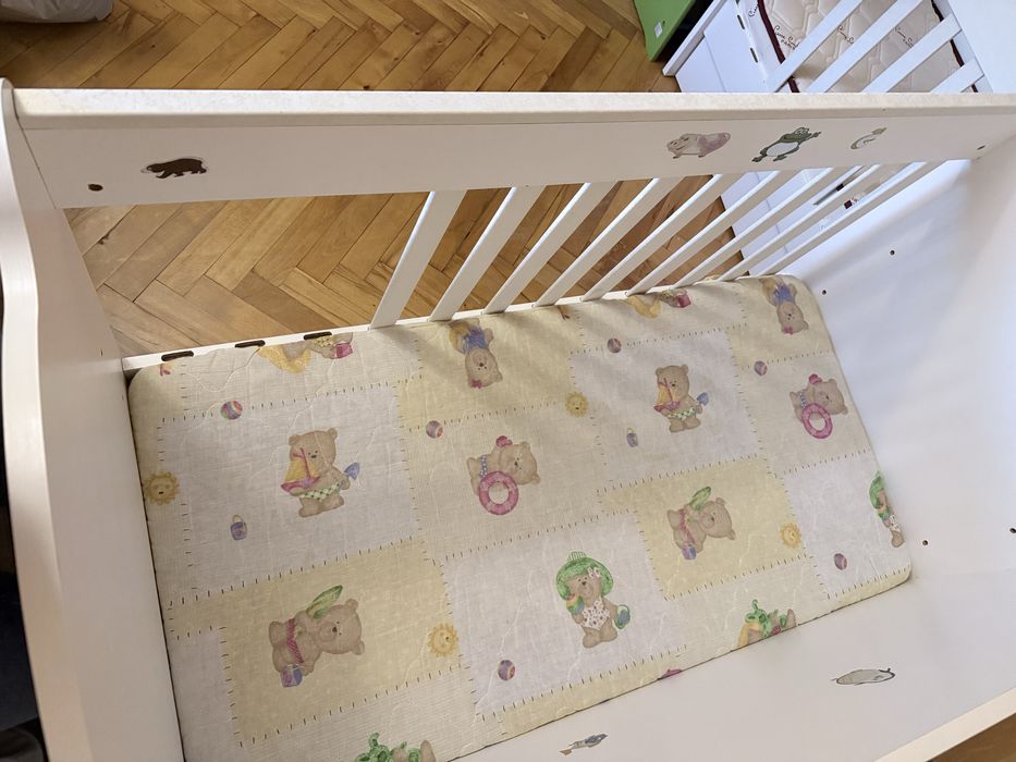 Две дървени кошари в отлично състояние