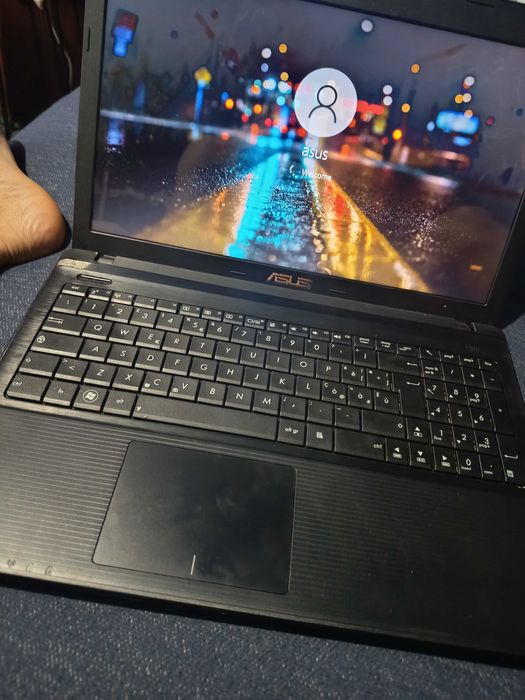 Vând laptop asus x55A