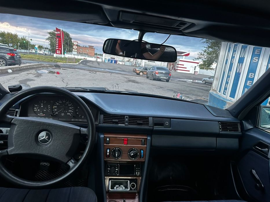 Продаю 124 мерседес