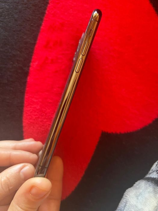 Vand iphone 11 pro 256 GB spart pe spate