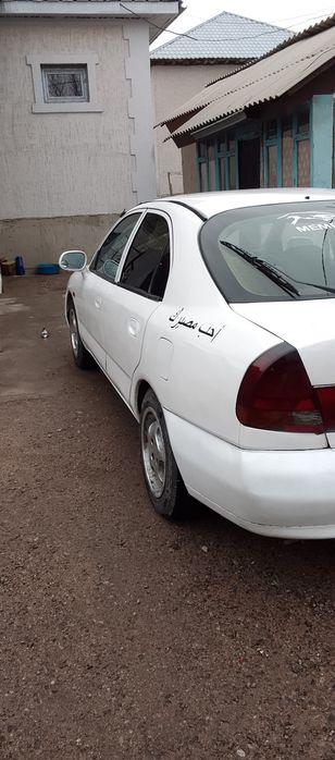 Mitsubishi Carisma 1996 года
