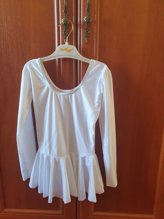 Қыз баланың киімдері сатылады