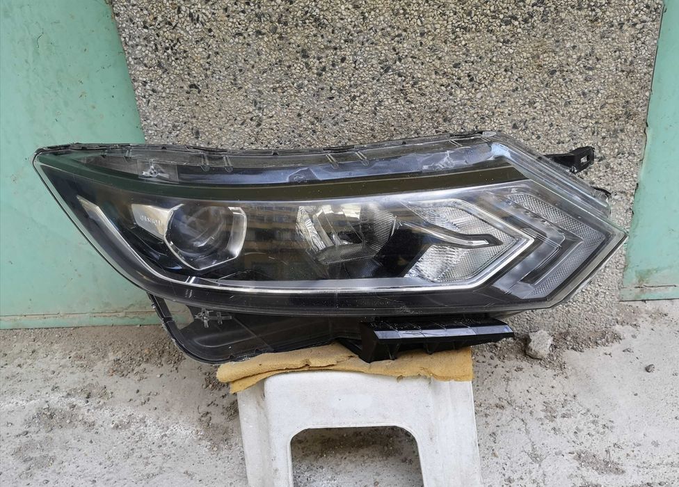 Оригинален фар Nissan Qashqai Led