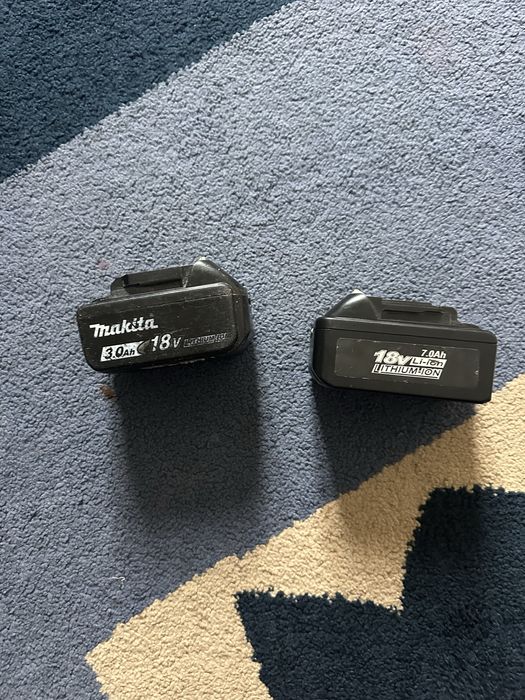 Baterii makita  pret ambele 250 lei
