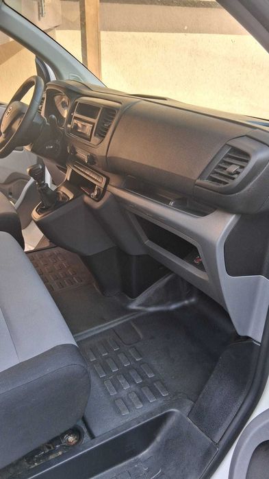 Vând autoutilitară Toyota Proace