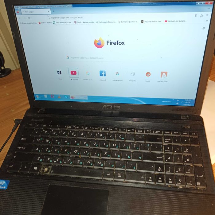 лаптоп асус отлично работи .