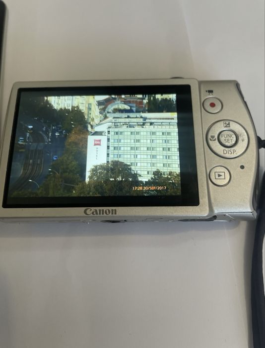 Canon Ixus 230 HS,12Mpx, 8x zoom optic,afisare data ora pe poze