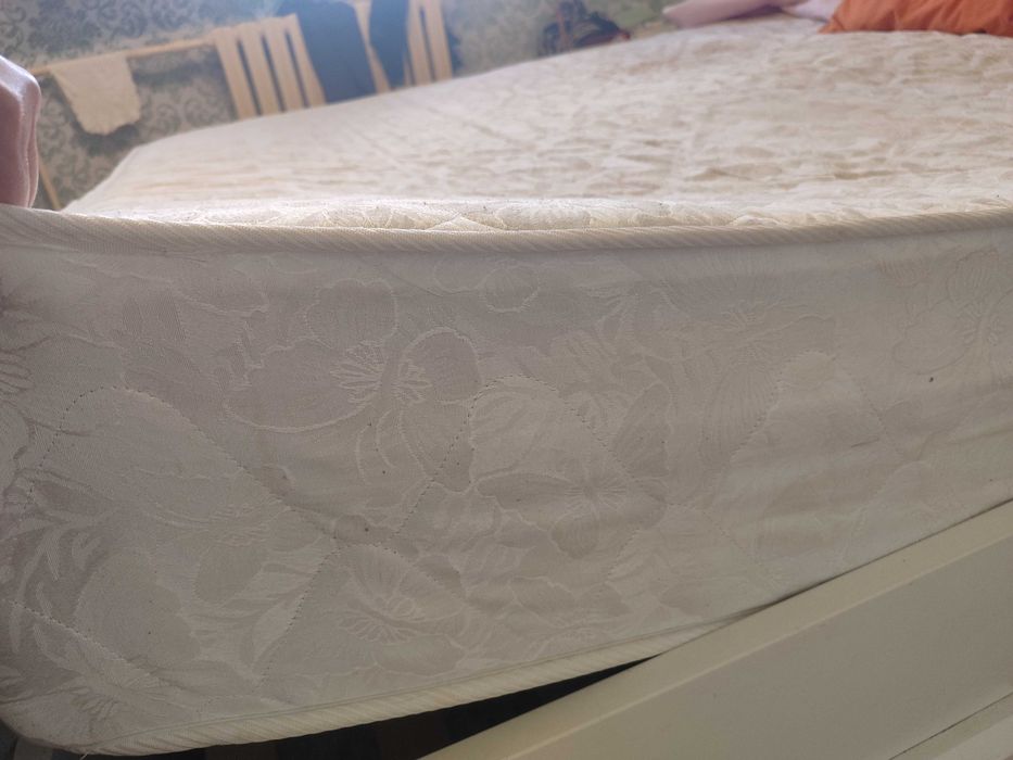 СРОЧНО продам б/у матрас 160х200