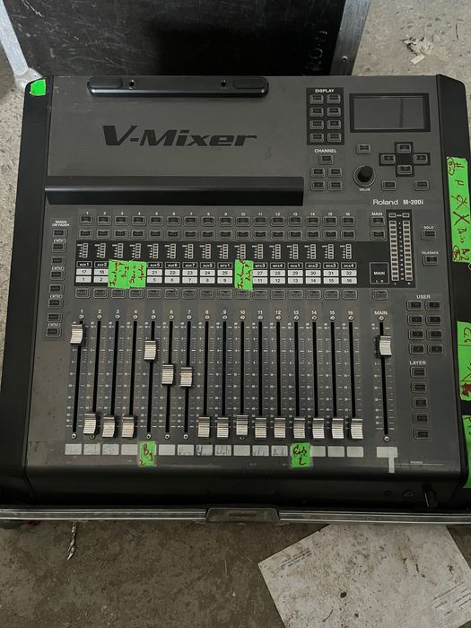 Mixer digital Roland m200