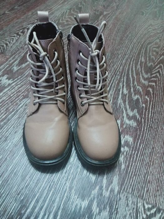 Продам ботинки и красовки