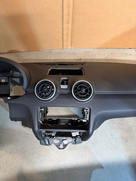 Plansa bord audi a1 8x