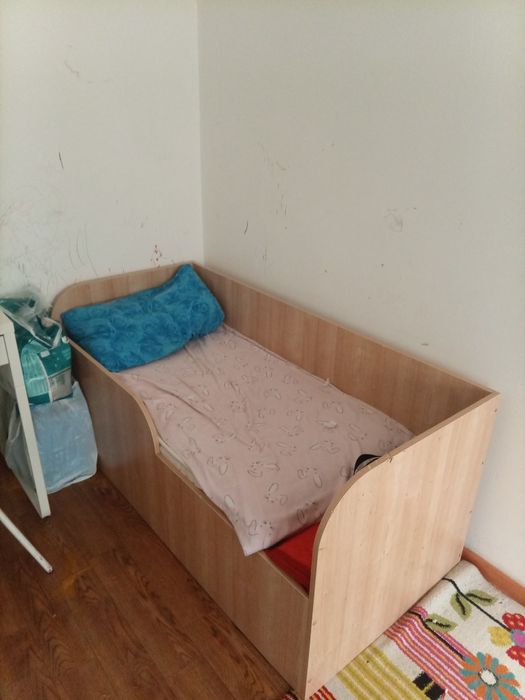 Продаю две детских кроватки. Одинаковые .