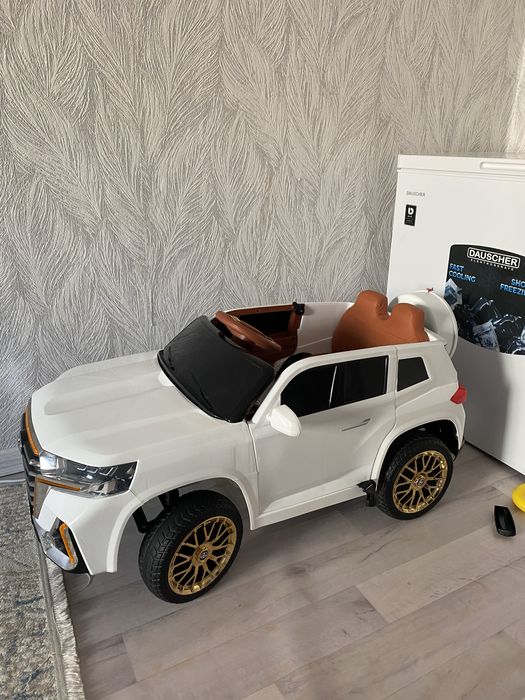 Продам автомобиль детский