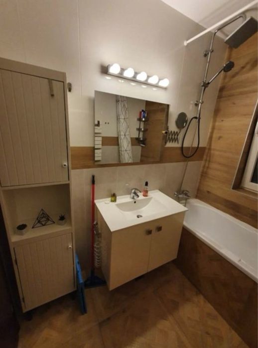 Vindem apartament 2 camere decomandat /central /Parlament -2014