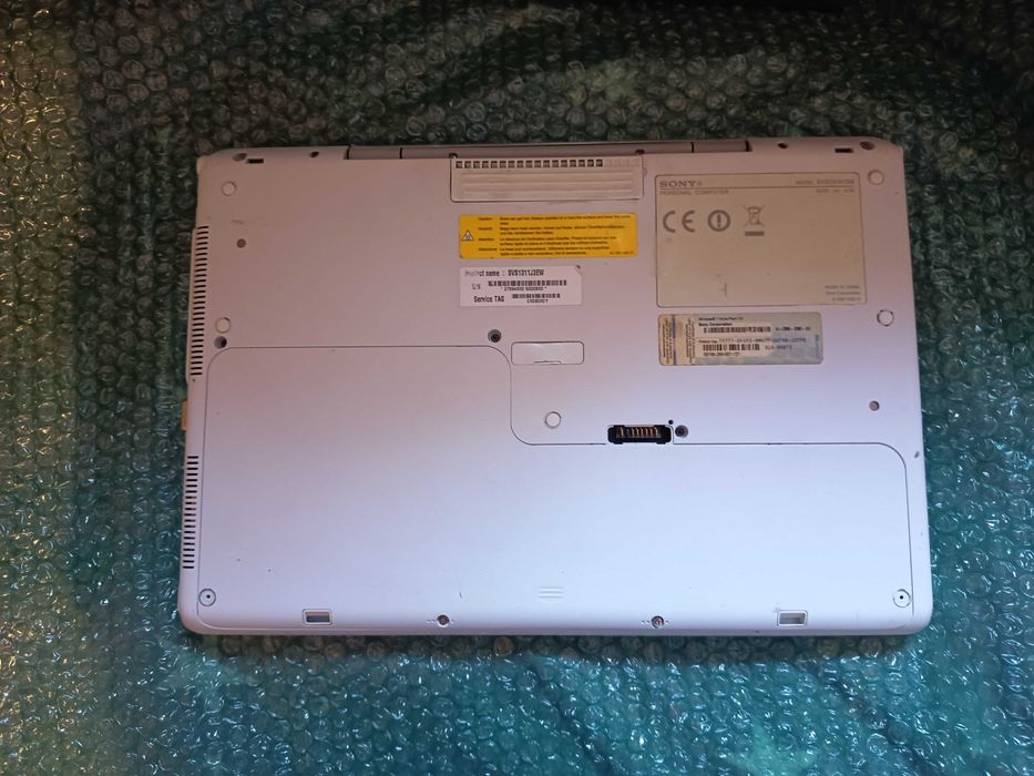 Placa de baza laptop Sony Vaio, cu Core i5 3210m +  4gb ram + tastatura iluminata + placa video Nvidia GT640 1gb + display led 13,3 inch