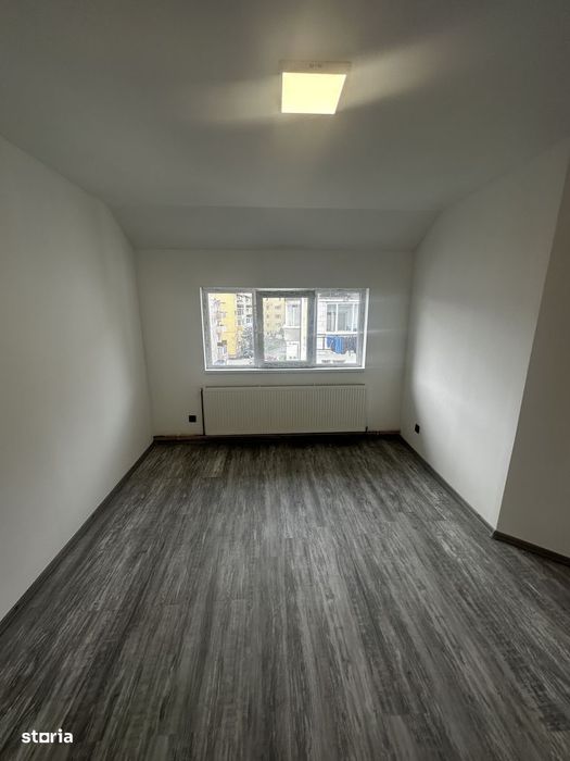 Apartament cu 3 camere de vanzare, 48 mp, Dealul Florilor — fotografia 1