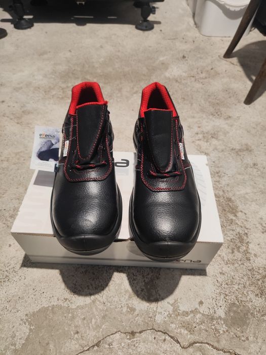 Работни обувки с метално бомбе