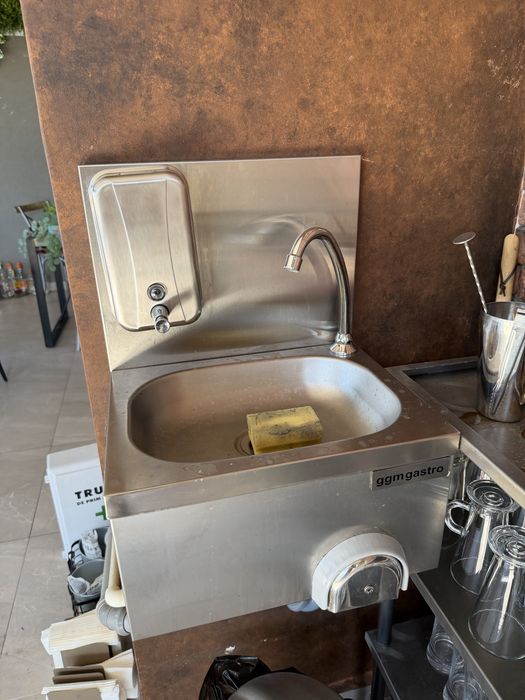Vand utilaje HORECA grill pe gaz,masa rece, spalator vase, lada frigorifica, grill pe gaz, friteuza, se pot vedea in Pipera