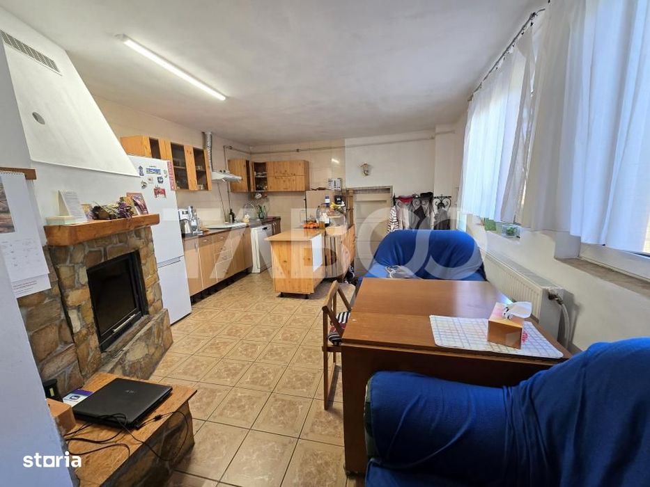 Casa spatioasa de vanzare teren 432 mp zona linistita - Lupeni Sibiu