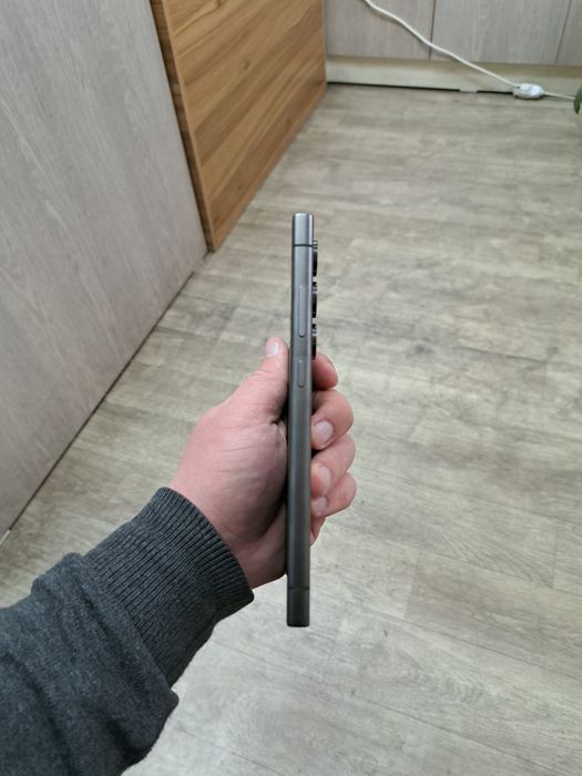 Samsung S23 Ultra xotirasi 12/256GB