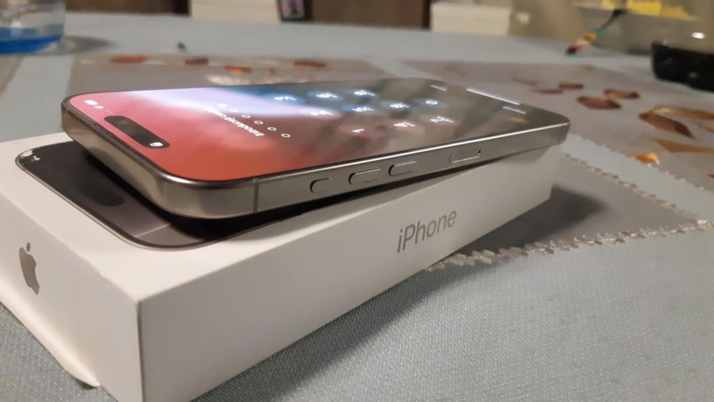 Vând/schimb iphone 16 pro max 256 natural titanium