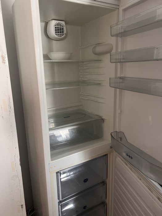 Vand frigider in stare buna de functionare .Bucuresti