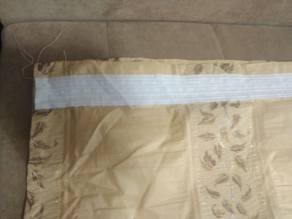 Шторы новые  2 штуки