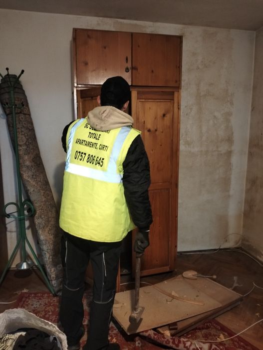 Servici complete debarasari demolari in apartamente beciuri poduri cas
