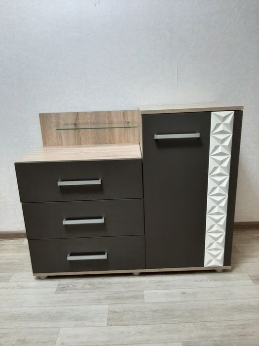 Продам  комплектом Шкаф+камод