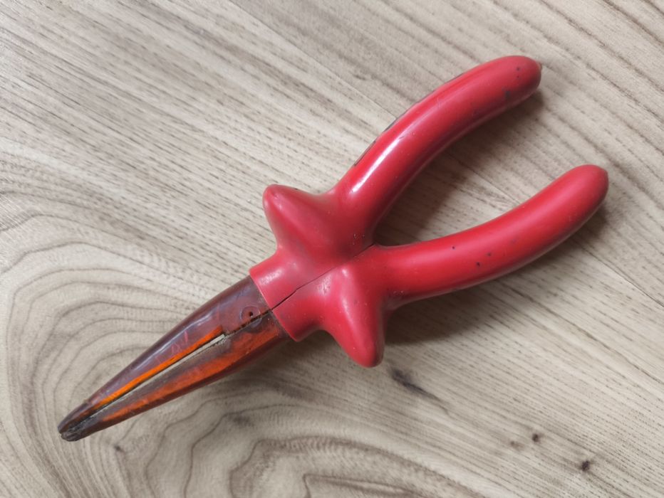 Инструменти за електротехници