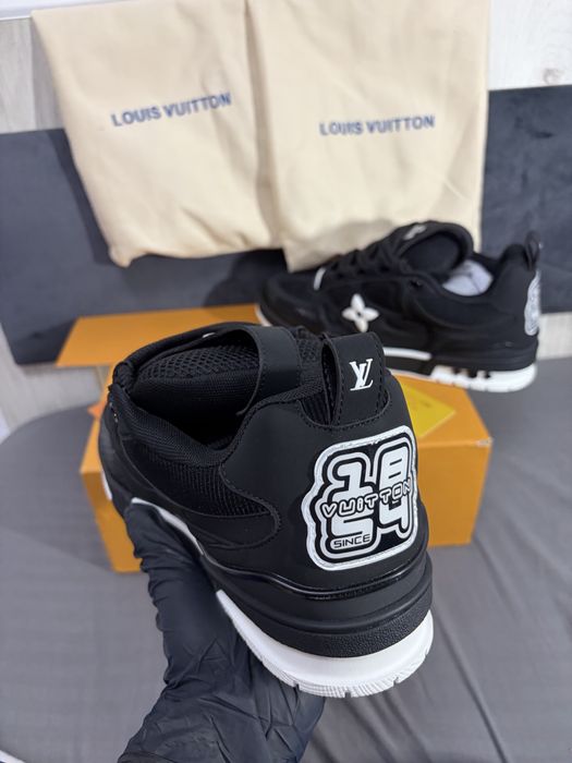 Adidasi LV Skates