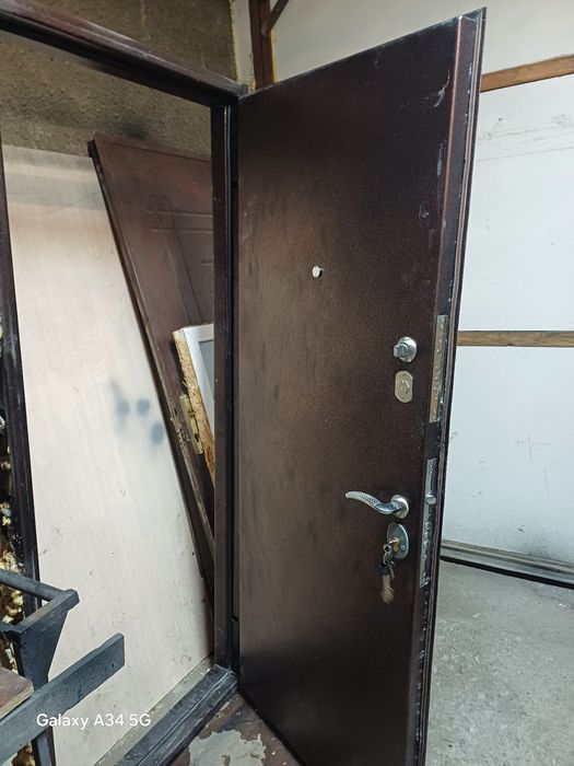 продам входную дверь