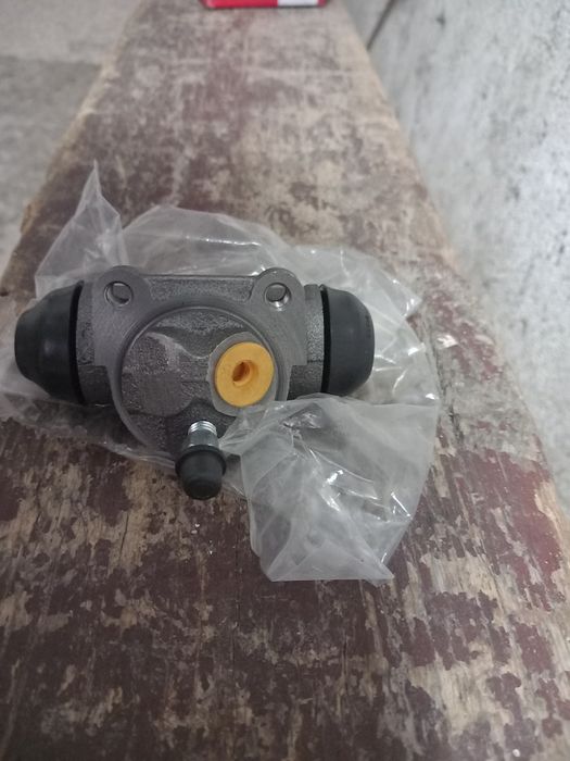 Комплект задни цилиндърчета и накладки за Пежо 406