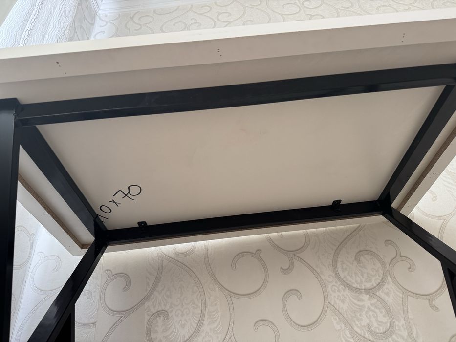 Продаю стол кухонный для гостей