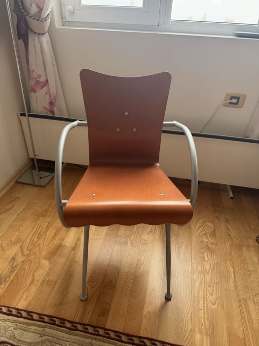 Продавам арт стол