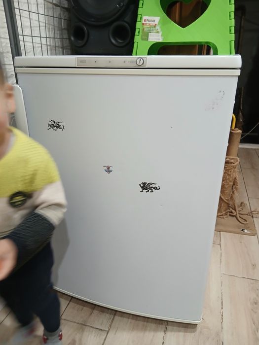 Морозильник продам