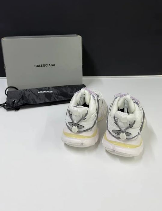 Balenciaga track
