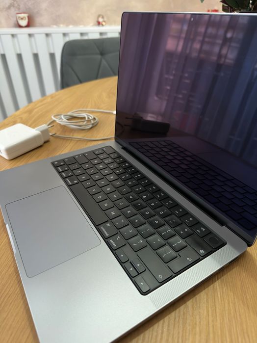 Laptop MacBook M1 Pro 14'' 16GB RAM 512GB SSD Storage