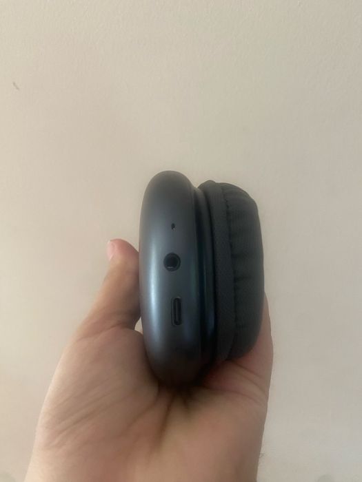 iPhone Airpods pro Max