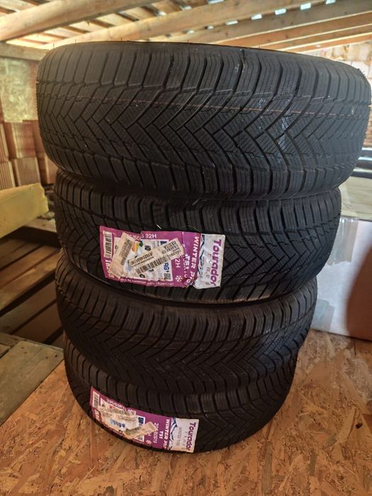 Vând set 4 anvelope de iarnă Taurus 205/60 R16
