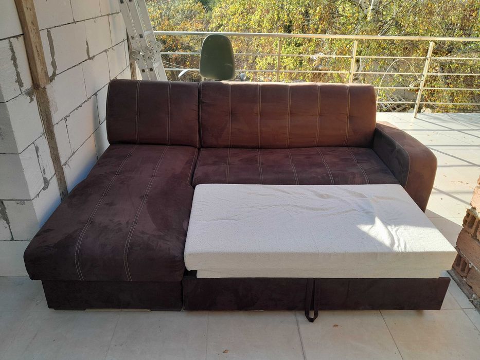 Разтегателен ъглов диван