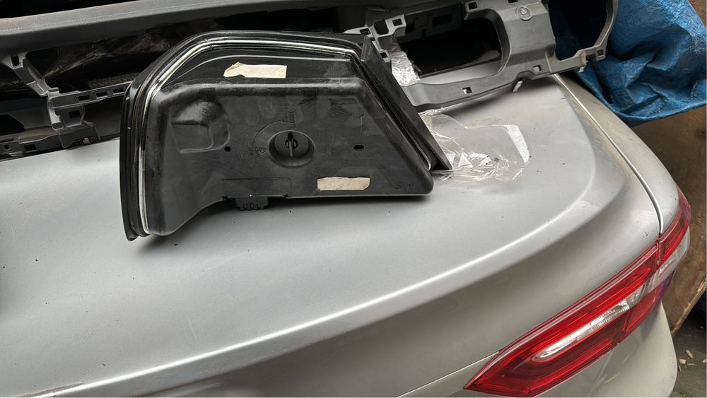 Фонарь задний левый мерседес 124