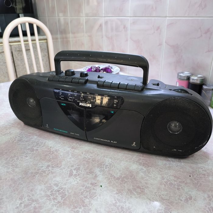 Магнитола Philips AW7250 — ретро бумбокс в рабочем состоянии