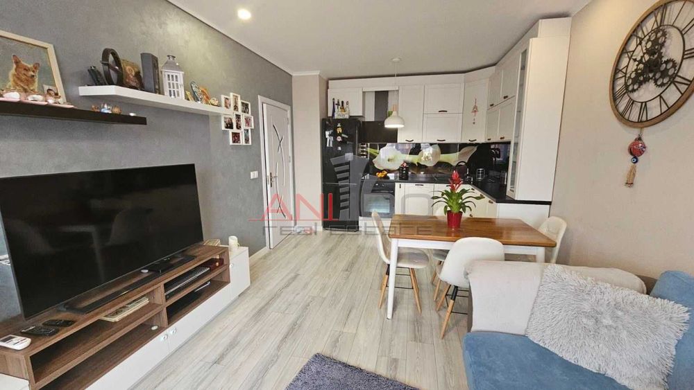 Продава се Тристаен апартамент в Варна, Възраждане 3 - 87 кв.м за 2621 €/кв.м - Снимка #3