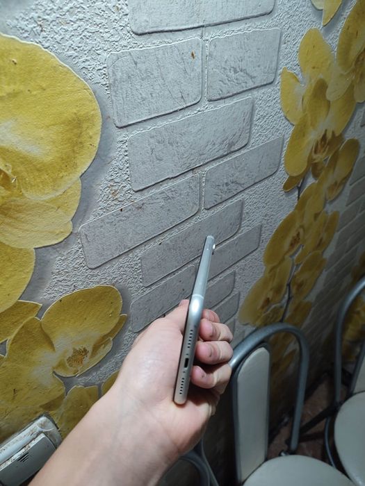 Срочно продам Айфон Xr 64/75